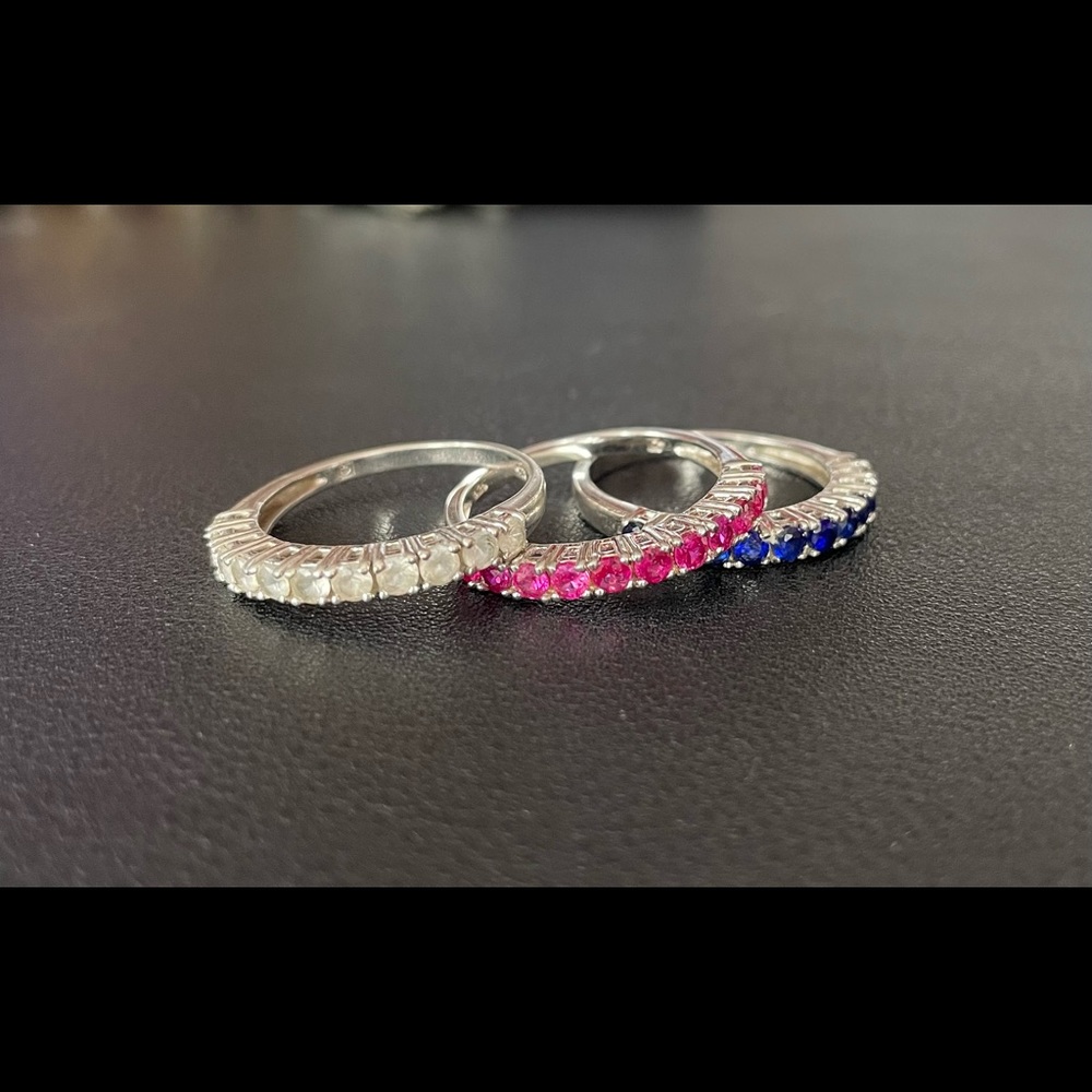 3 stackable rings.